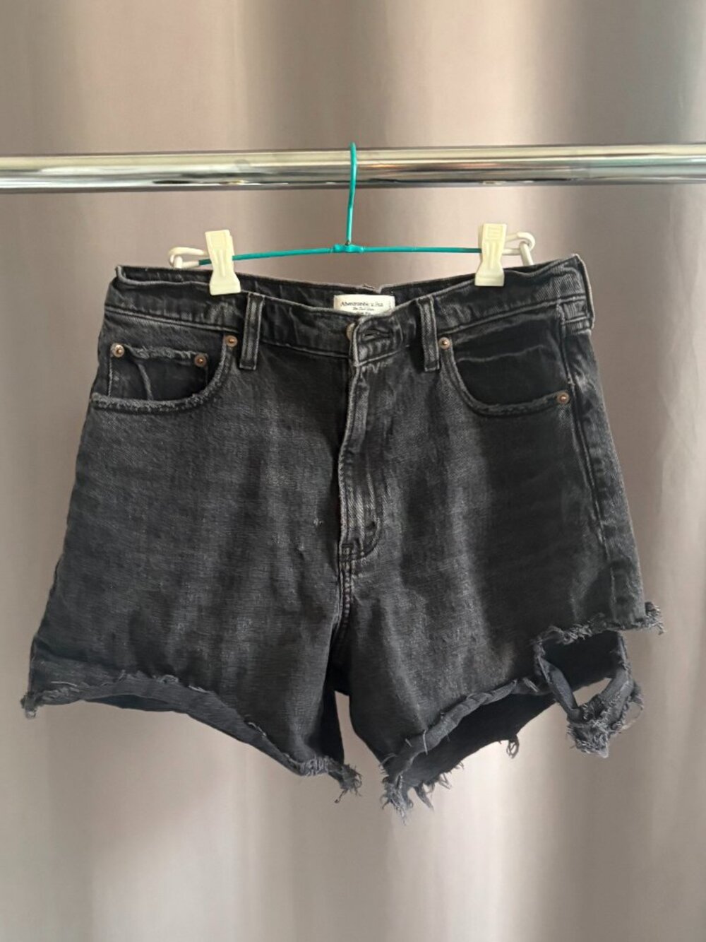 Abercrombie & Fitch The Dad Short High Rise Size 31/12 Washed Black Distressed